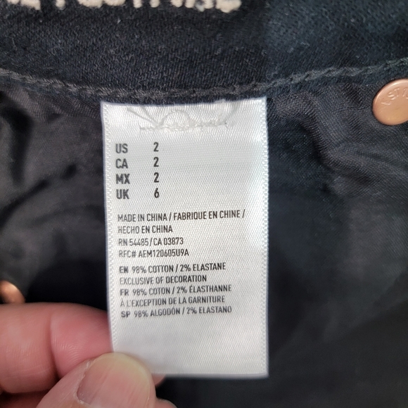 American Eagle Women's Black Hi-Rise Festival Distressed Denim Shorts Size 2. - Picture 8 of 8